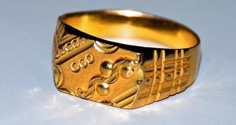 Cuánto pesa un típico anillo de oro